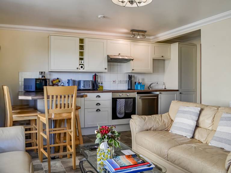 Cottage with yard | River view — photo 4