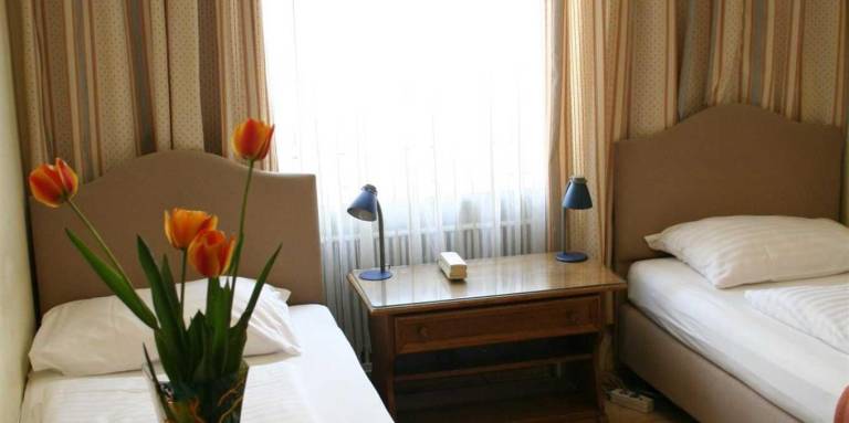 Zweibettzimmer Dusche WC