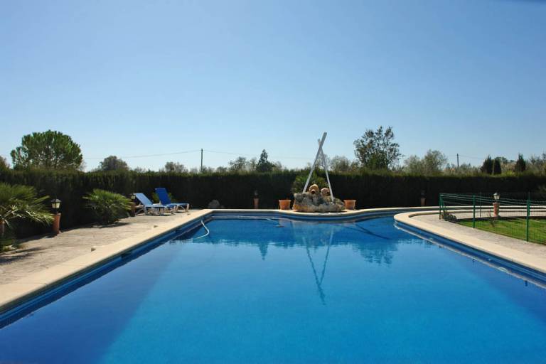 Fully equipped vacation home with barbecue, private pool & garden | Pets allowed — photo 3