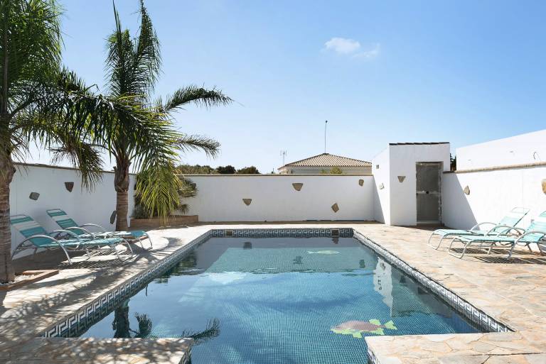 Holiday Home 'Casa Mari Loli 1' with Pool & Wi-Fi in Cádiz