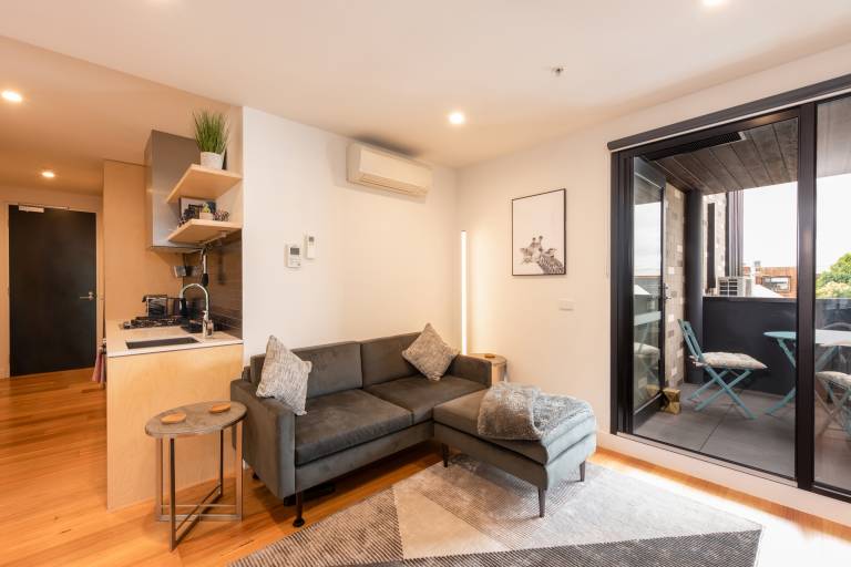 Modern 1BR Apt in Brunswick East 15 mins from CBD