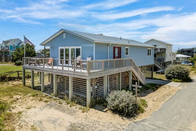 A Pearl in the Oyster 100 ft to the beach Hot Tub and Dog Friendly in Nags Head, NC