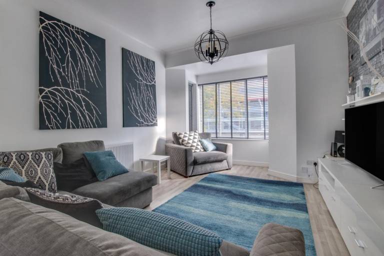 Fully equipped nice rental apartment | Near Cardiff Castle | Dogs allowed — photo 2