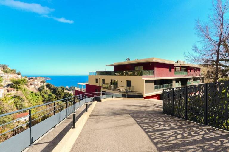 Fully equipped lovely house with pool, terrace & yard | Perfect for remote work | Pets are welcome — photo 3