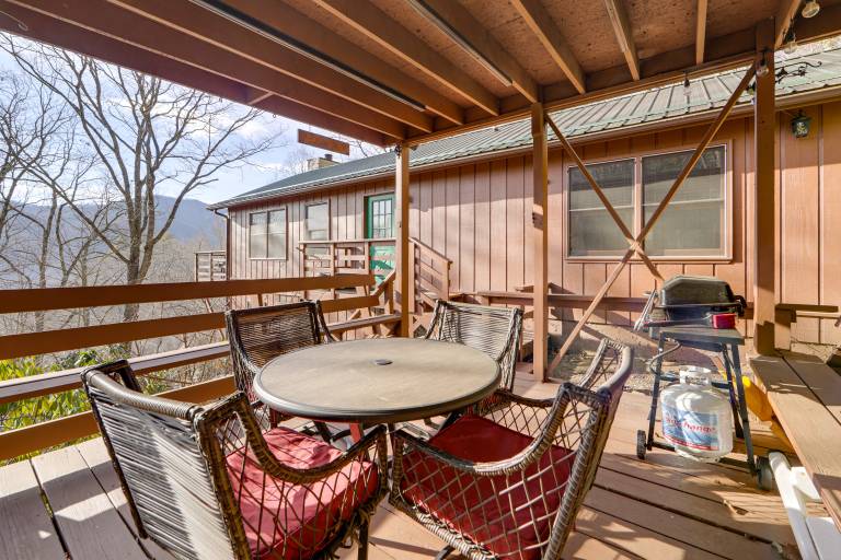 1 Mile to Golfing: Porch w/ Fireplace + Mtn Views! — photo 5