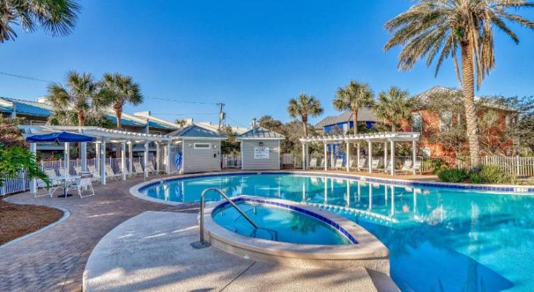 Big vacation home with pool | Pet-friendly — photo 3