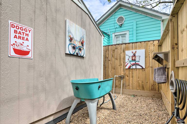 2 Blocks to Stewart Beach: Home w/ Backyard Oasis — photo 4