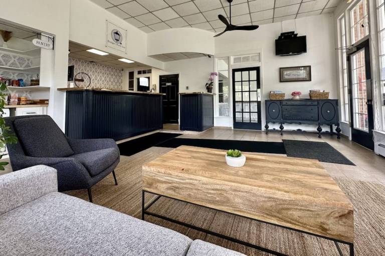 Budget Host East End Hotel in Riverhead