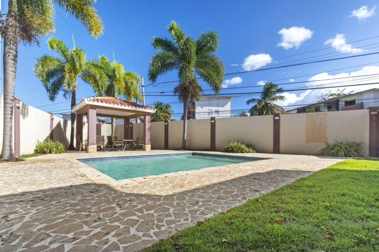 Otium 5 min Beach Walk Stay Pool Private Parking