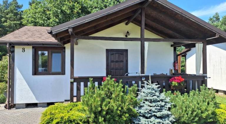 Lodge with patio, garden & BBQ in Darlowo