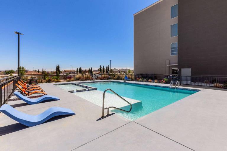 La Quinta Inn & Suites by Wyndham El Paso East Loop-375 — photo 5