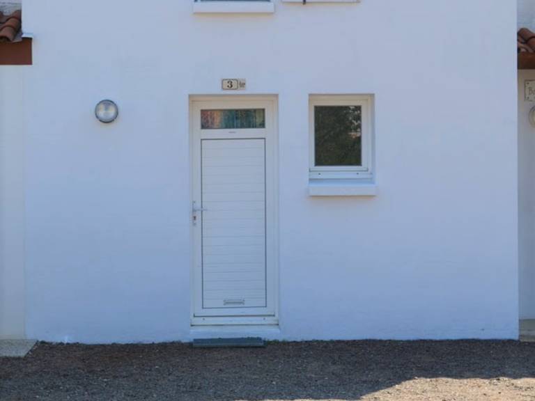 Cozy Duplex in City Center, 800m from Beach with Terrace, BBQ, and Parking — photo 4