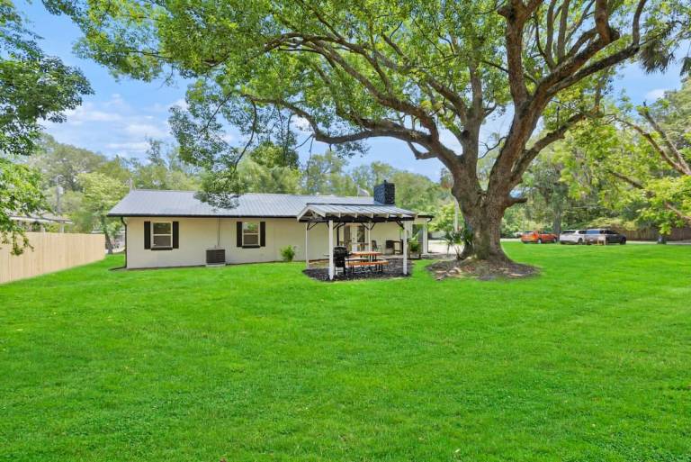House with grill & garden — photo 4