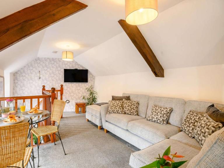 Beautiful cottage with yard & patio | Pets are welcome — photo 3