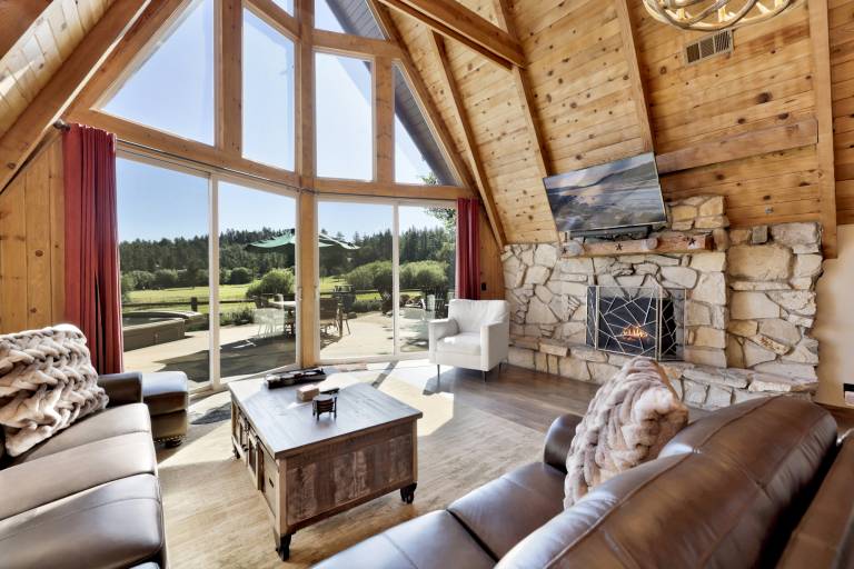 Cabin with barbecue & jacuzzi | Lake view — photo 2