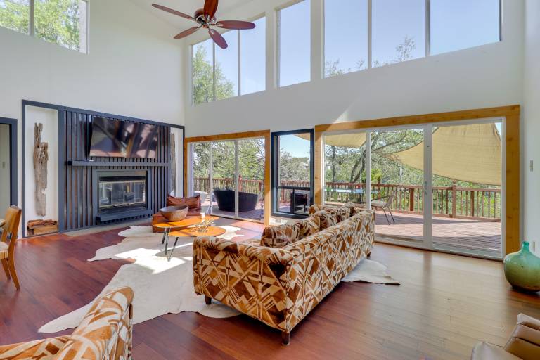 Waterfront Lake Travis Luxury Home w Large Deck