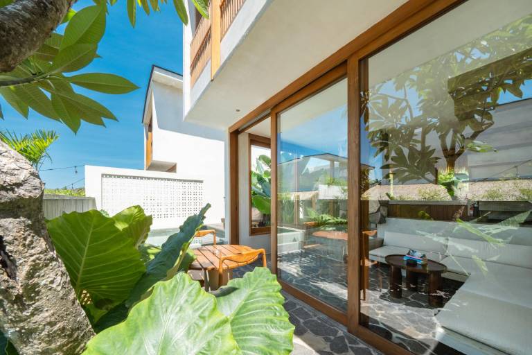 Villa with yard — photo 4