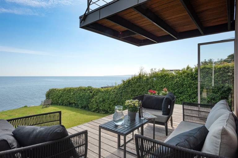 House with terrace, BBQ & garden | Water view — photo 3