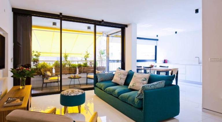Elegant 2BR with Veranda close to Beach by FeelHome in Tel Aviv