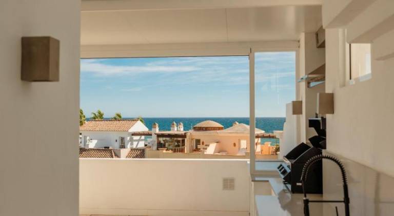 Holiday Home next to the beach, with private terrace, BBQ and incredible sea-view solarium — photo 5