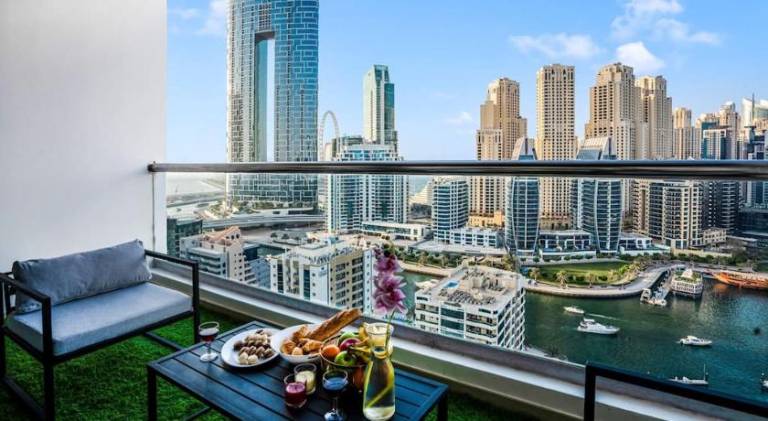Elite Waterfront 3BR Haven - Marina and Sea Views! in Dubai