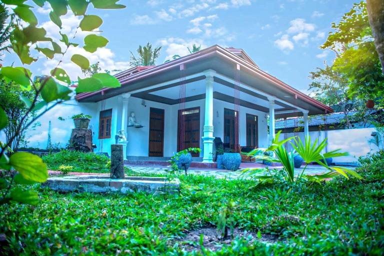 House with garden | Pets allowed in Habarana