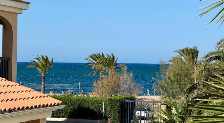 Holiday apartment with yard, pool & patio in Denia