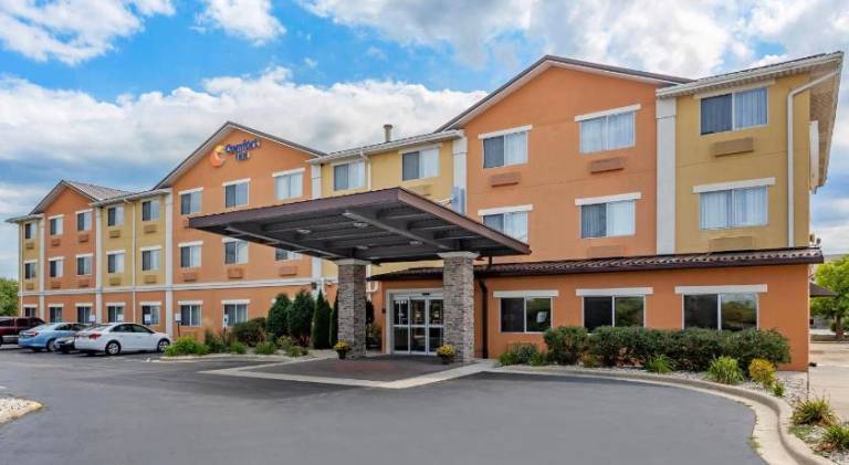 Comfort Inn Gurnee near Six Flags in Gurnee, IL