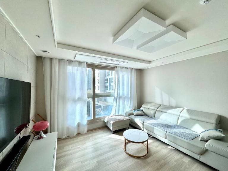 Park View 'Salon de Lune', 3 minutes on foot from the subway, dog-friendly! in Incheon