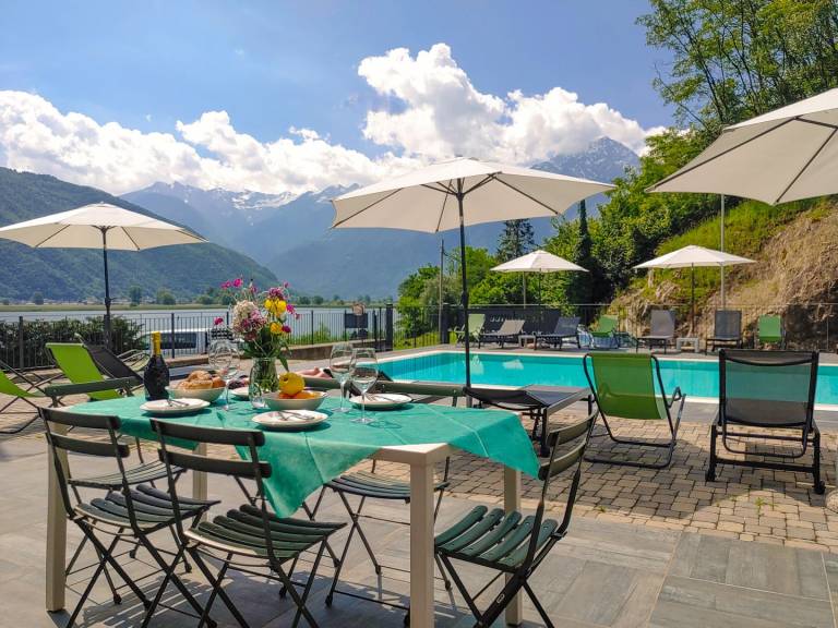 Dascio Emotion Terrassen Ferienwohnung am See mit Pool