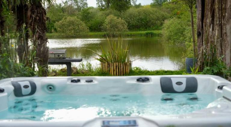 House with jacuzzi — photo 3