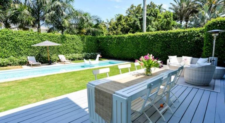 Villa with pool — photo 5