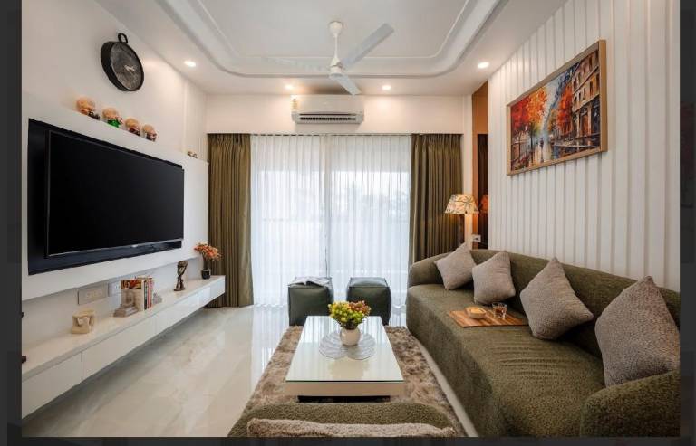Apartment with garden, pool & terrace | Perfect for remote work | Dogs allowed in Calangute