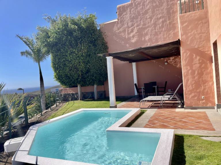 HomeForGuest Salobre Golf Villa, pool, wifi, stunning views in San Bartolomé de Tirajana