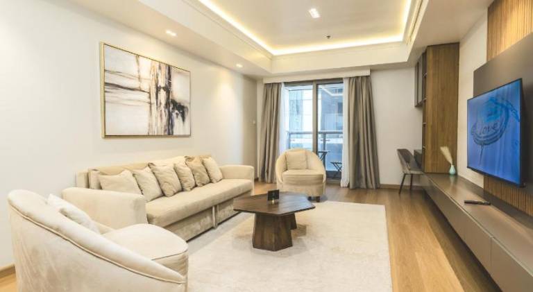 Fully equipped rental apartment with hot tub & private pool | Beach nearby | Pets allowed in Abu Dhabi