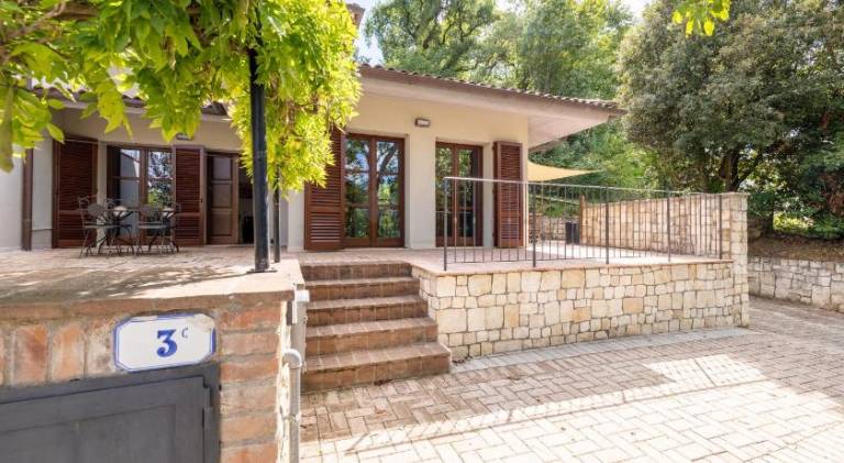 Fully equipped beautiful vacation home with barbecue, garden & patio | Pet-friendly in Monteriggioni