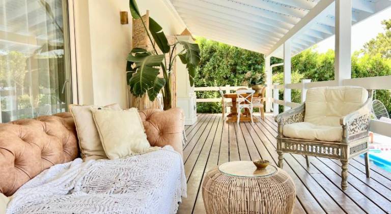Villa with garden, hot tub & private pool | Perfect for remote work — photo 3
