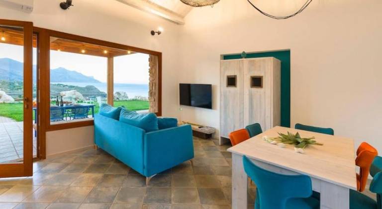 Villa with jacuzzi & pool — photo 3
