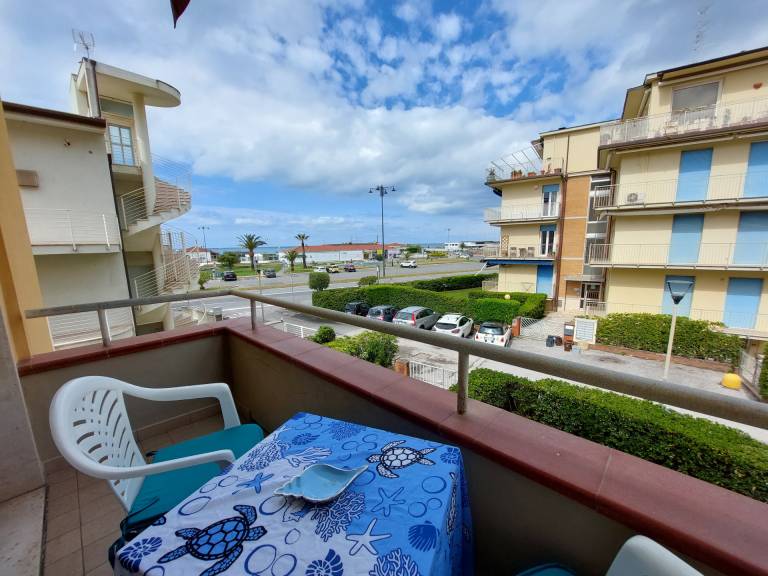 Apartment with terrace & garden | Water view — photo 2