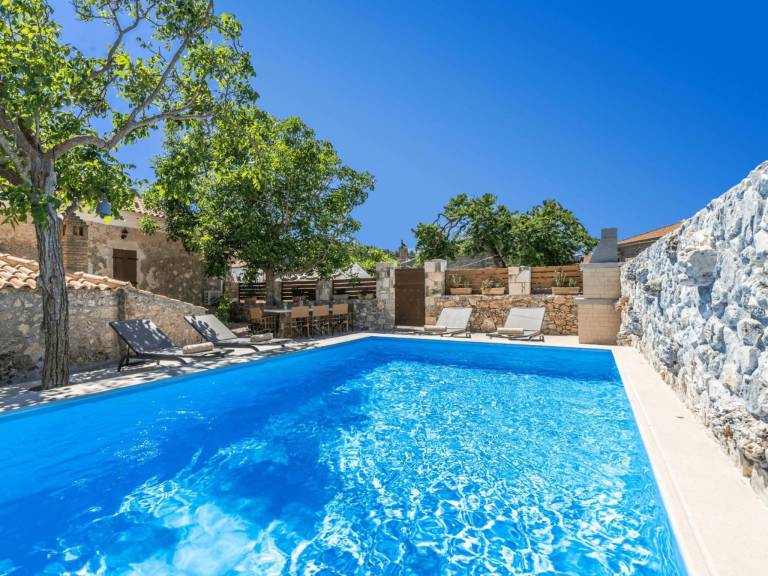 Fully equipped villa with garden, patio & BBQ | Garden view | Suitable for remote work | Dogs allowed in Zakynthos
