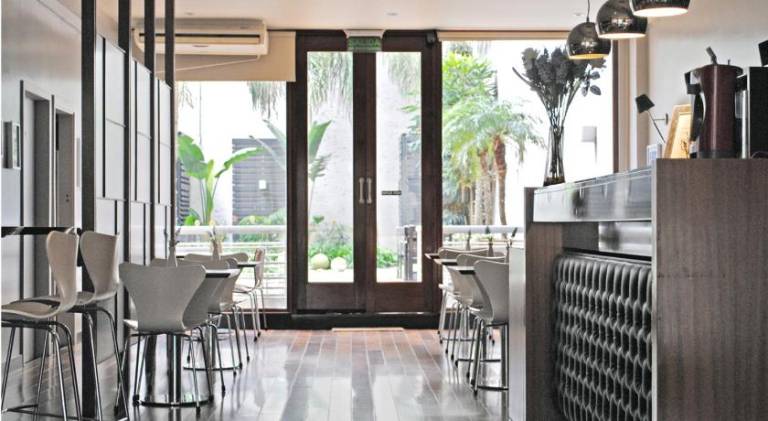 Serviced apartment with garden, patio & hot tub | Perfect for remote work — photo 2
