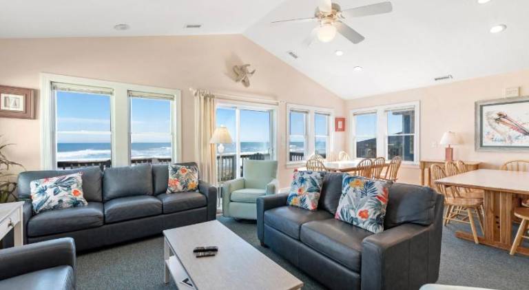 House with pool & hot tub | Close to the beach | Pet-friendly — photo 2