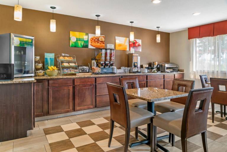 Quality Inn Grand Rapids South-Byron Center — photo 4