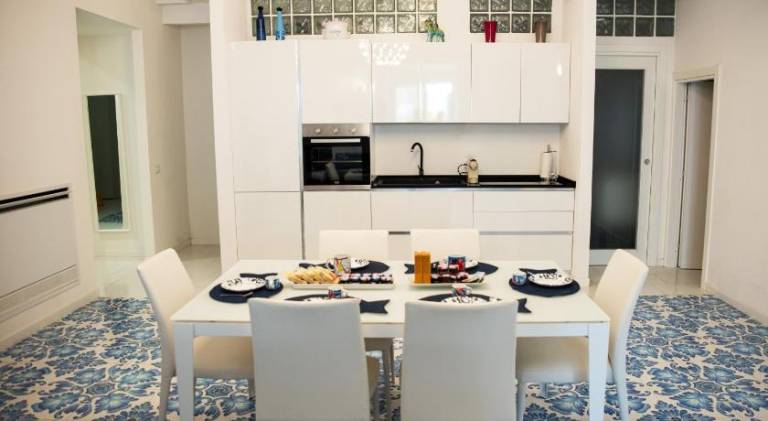 Serviced apartment with garden & patio — photo 3