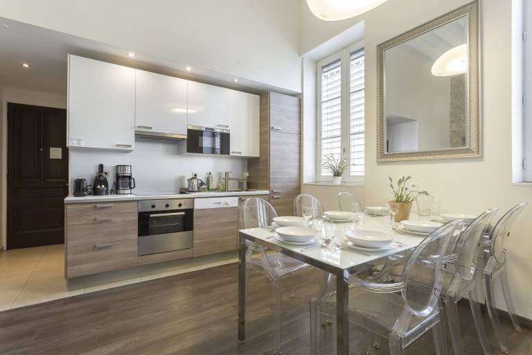 Family-oriented beautiful rental apartment | Next to Place Sathonay | Garden view | Dogs allowed — photo 5
