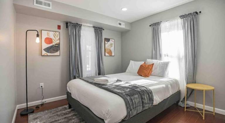 Modern and Stylish Center City 1BR - Perfect Location — photo 2
