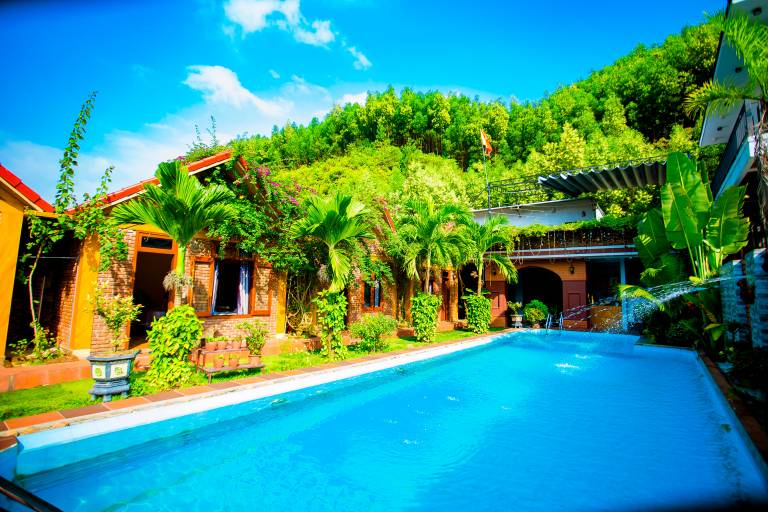 Hillside View Bungalow in Bo Trach