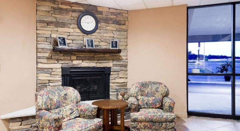 Ramada by Wyndham Watertown/Thousand Islands NY — photo 5