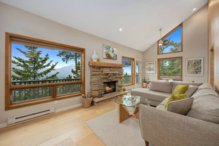 Family-friendly big condo with private pool | Pet-friendly in Estes Park, CO