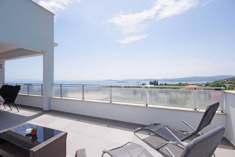 Fully equipped charming rental apartment with BBQ & garden | Mountain view | Pets allowed — photo 2